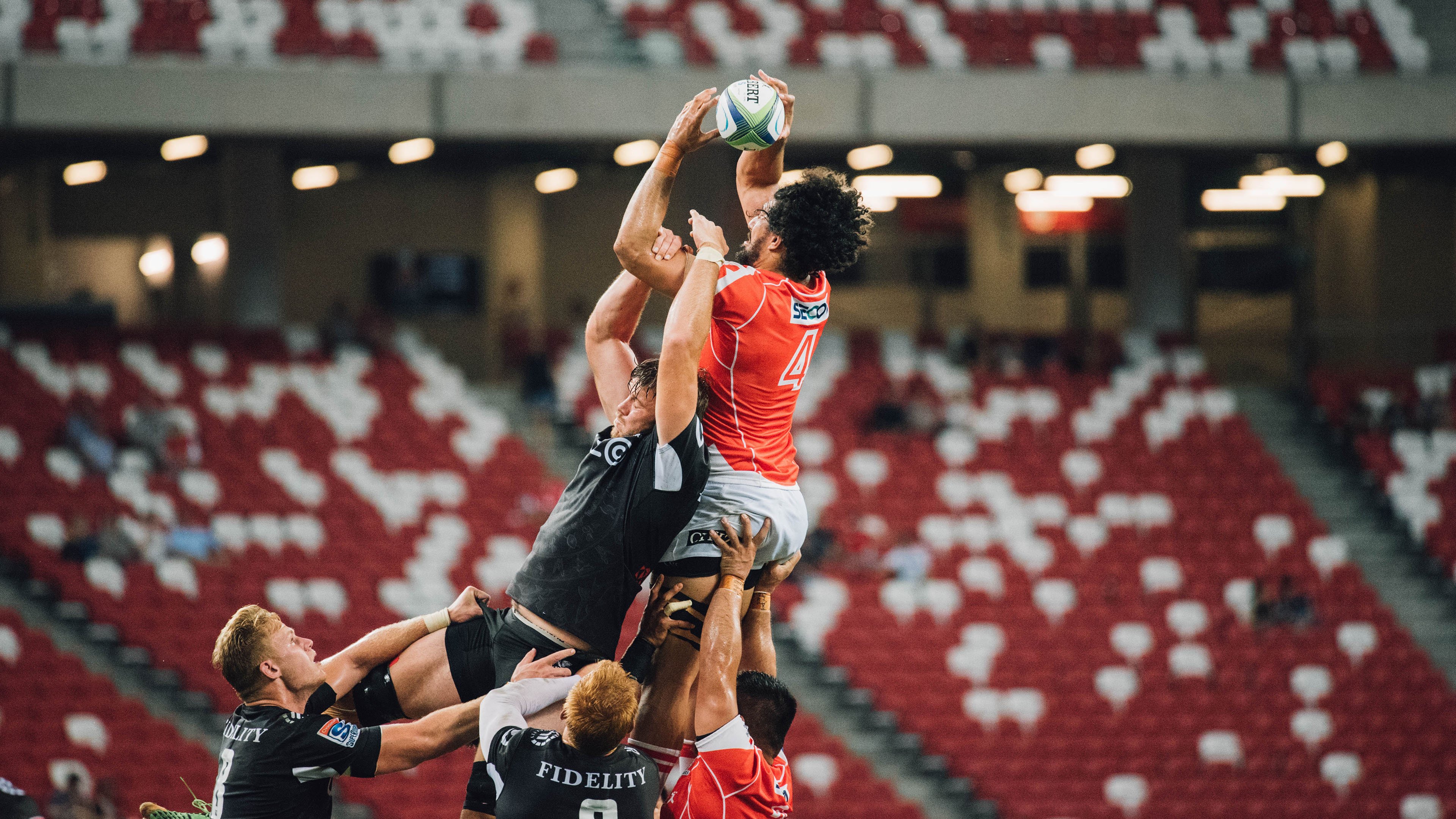 穆雷在巴塞罗那比赛中比赛规则变更，最后时刻胜出引发热议！全场沸腾不已